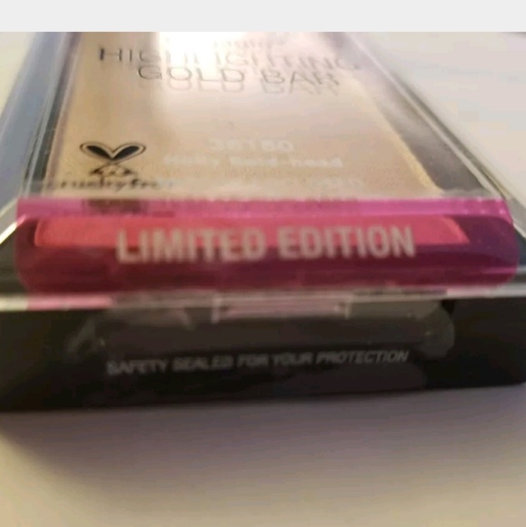 Limited edition WetnWild megaglo highlighter! - Picture 3 of 3